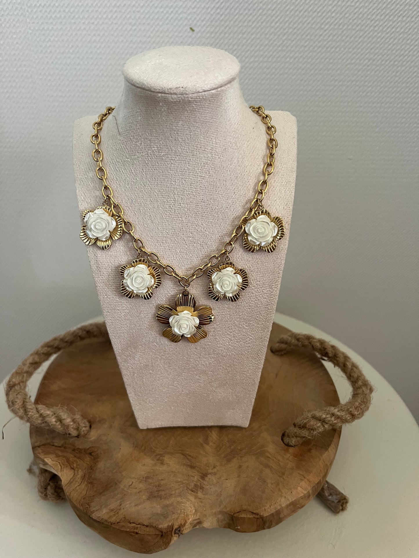 Collier roses