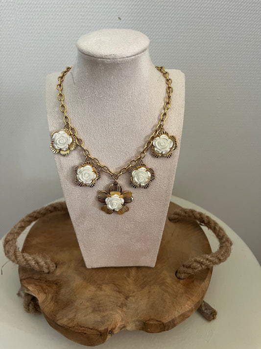 Collier roses