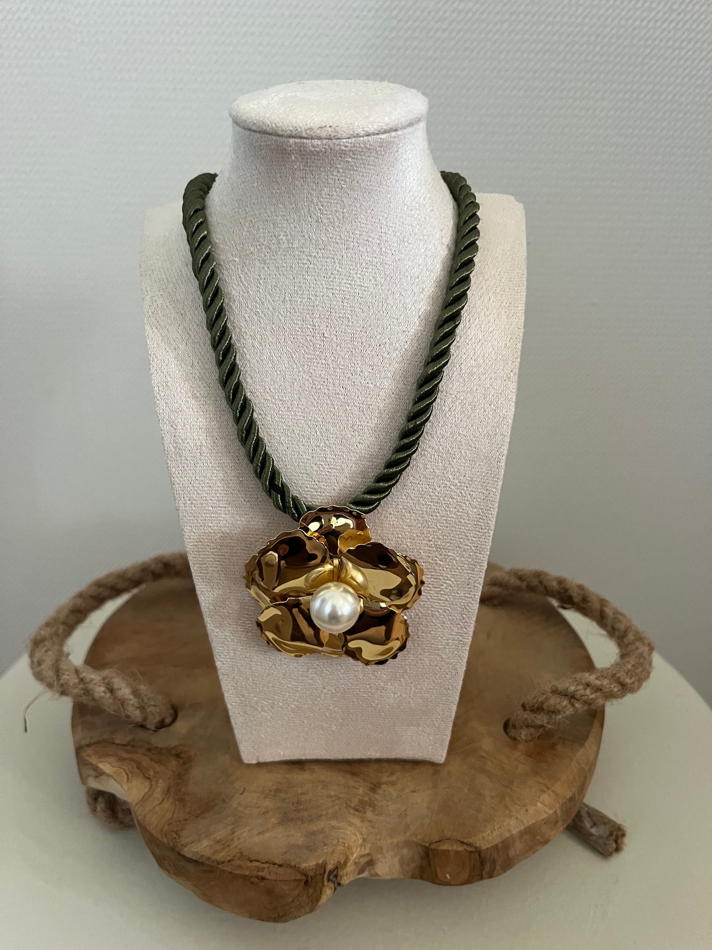 Collier fleurs