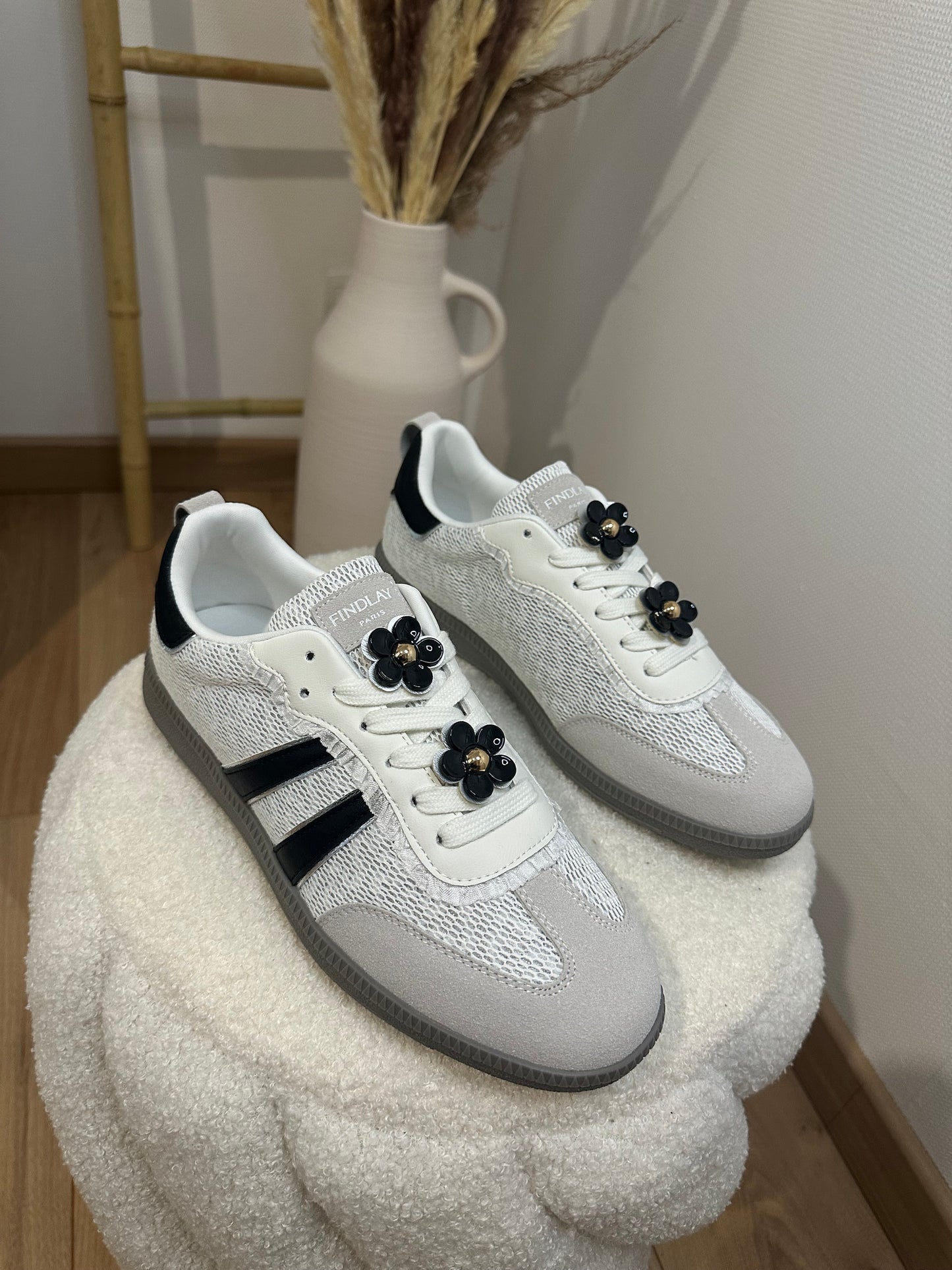 Basket fleur noire