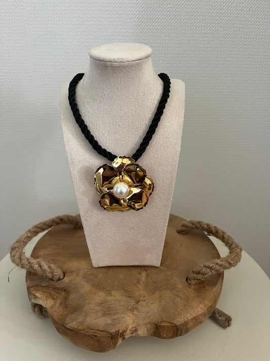 Collier fleurs