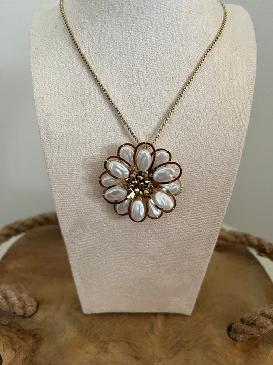 Collier fleur nacré