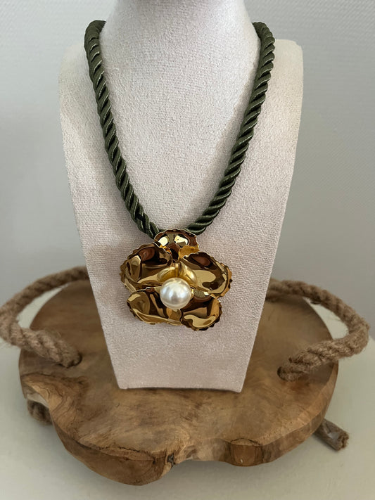 Collier fleurs